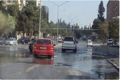 Bakıda küçəni çirkab suları basdı